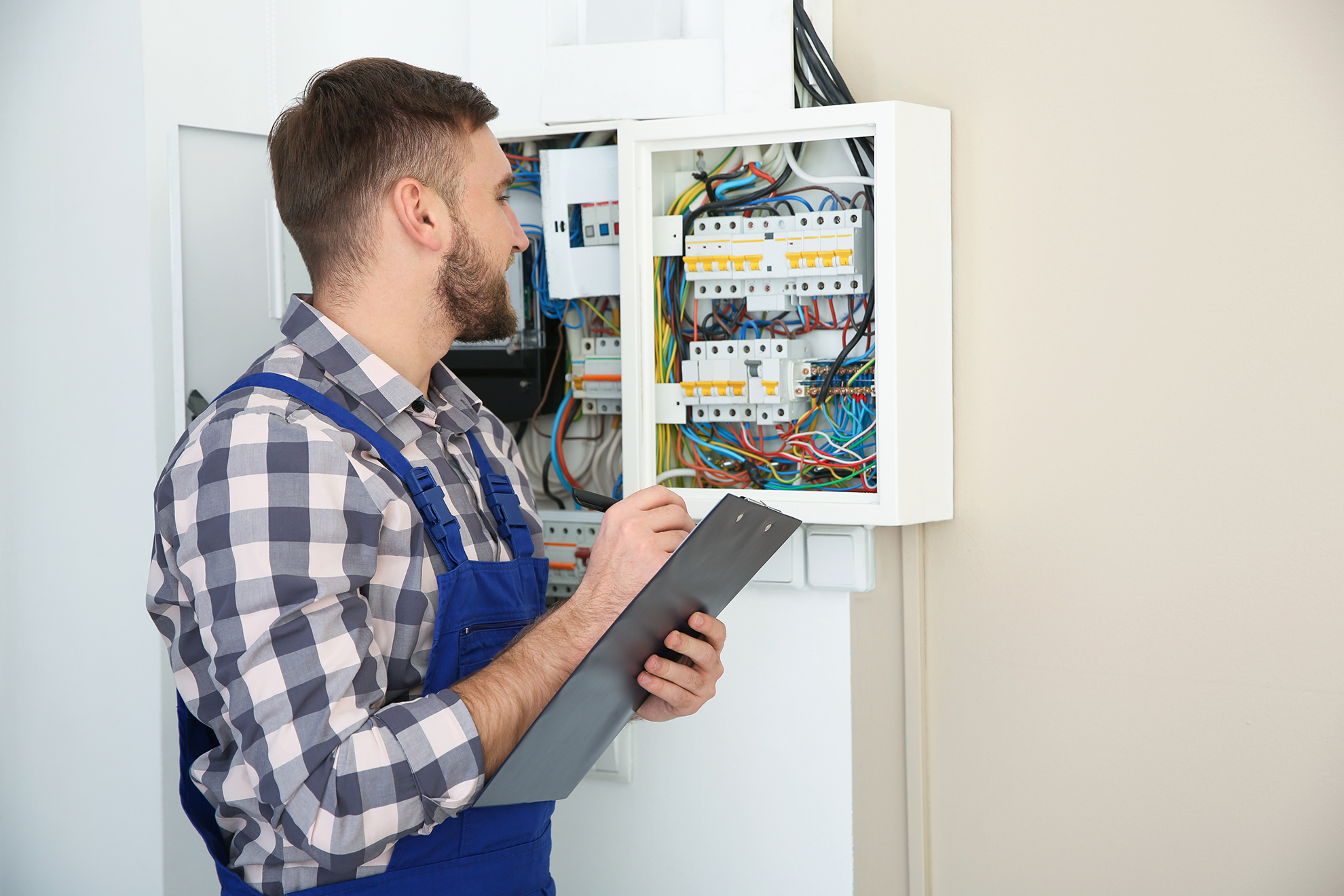 WR8Tech Electrician working on a domestic residential switchboard repair or upgrade in Melbourne Victoria