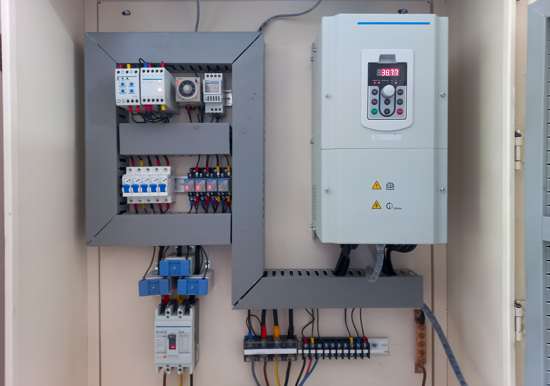 Motor Control Panel for Mechanical Electrical HVAC Application in Melbourne with Relay Control, DanFoss Variable Speed Drive and electrical fittings