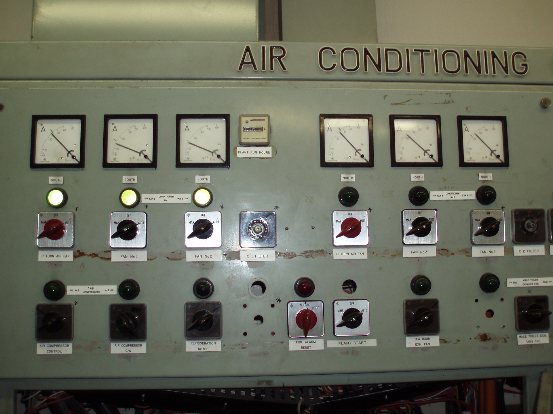 HVAC Monitoring for Unsupervised Buildings - Mechanical Services HVAC Mechanical switchboard from the 1970s to be replaced with a modern board, including BMS control and Monitoring, Melbourne CBD building - Collins Street