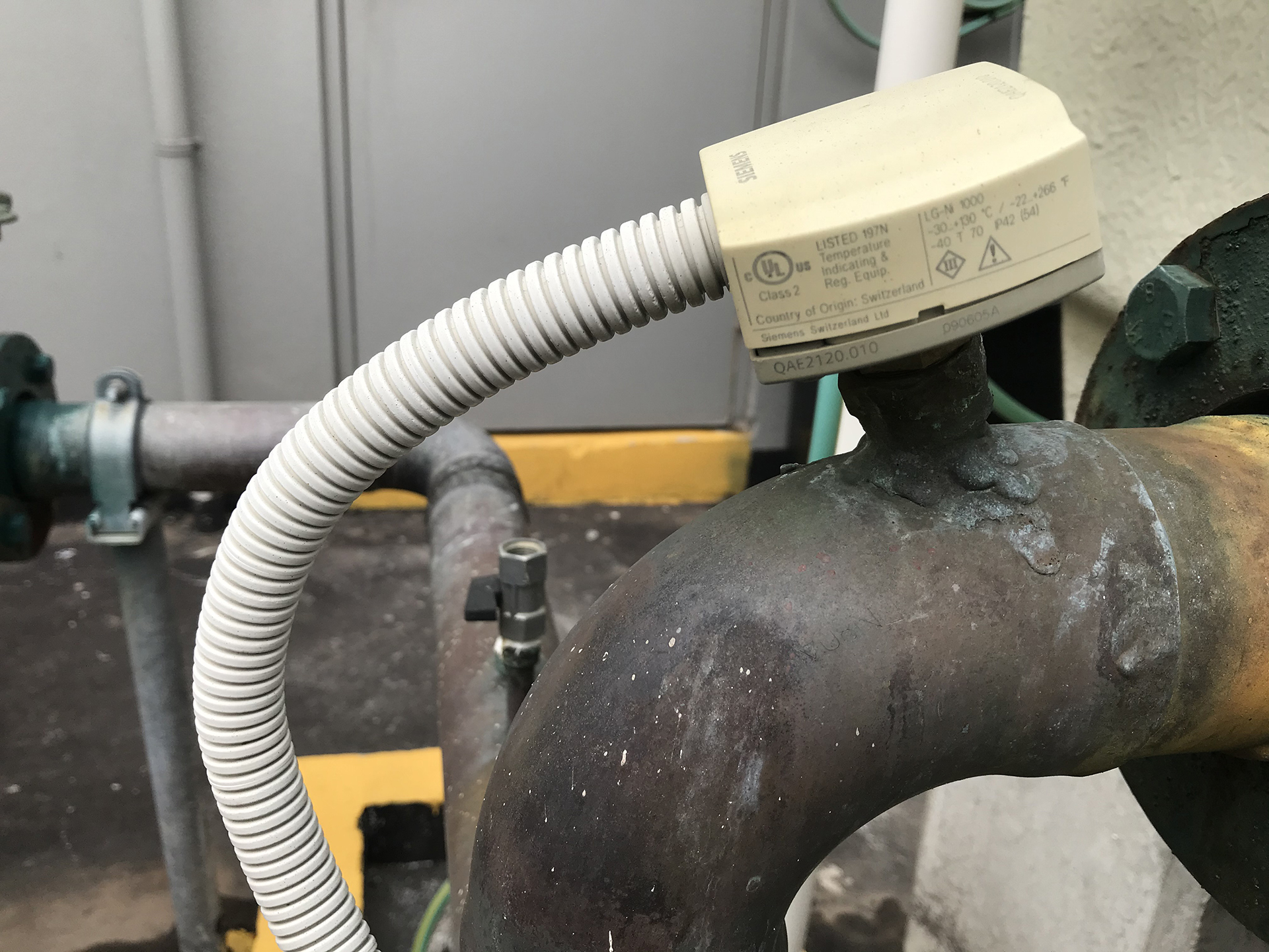 BMS pipe and field sensor age also, this picture of a pipe sensor mounted in to a pocket on the bend of the pipe to geet the full length of the sensor probe in the water