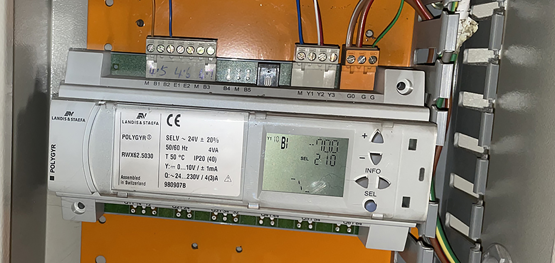 Landis & Staefa POLYGYR BMS controller operating a commercial carbon monoxide ventilation system inside a mechanical services switchboard.